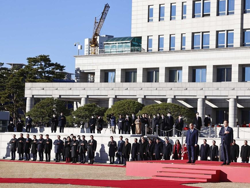 Cử hành quốc ca hai nước tại lễ đón. (Ảnh: Thống Nhất/TTXVN) Cử hành quốc ca hai nước tại lễ đón. (Ảnh: Thống Nhất/TTXVN)