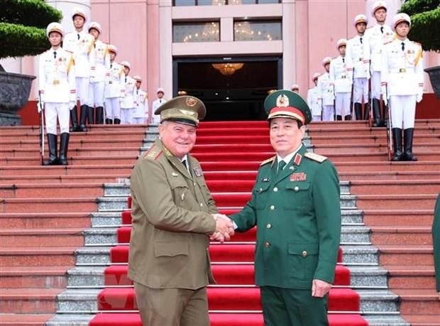 Đại tướng Lương Cường và Trung tướng Vicstor Rojo Ramos tại lễ đón. (Ảnh: Trọng Đức/TTXVN) Đại tướng Lương Cường và Trung tướng Vicstor Rojo Ramos tại lễ đón. (Ảnh: Trọng Đức/TTXVN)