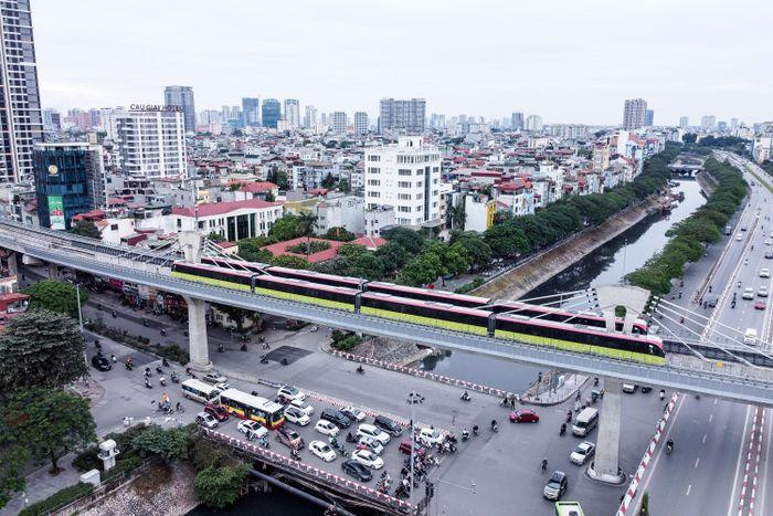 Theo kế hoạch, đoàn tàu sẽ dừng tại mỗi ga 20s, thời gian chạy 1 chiều khoảng 16 phút và thời gian đoàn tàu chạy 1 vòng (cả chiều đi và về) bao gồm cả quay đầu khoảng 32 phút