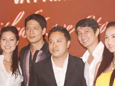 Victor Vũ và dàn diễn viên trong “Chuyện tình xa xứ”