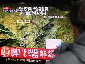 Hình ảnh đưa tin về vụ thử hạt nhân của Triều Tiên ngày 12/2. (Nguồn: Yonhap/TTXVN)