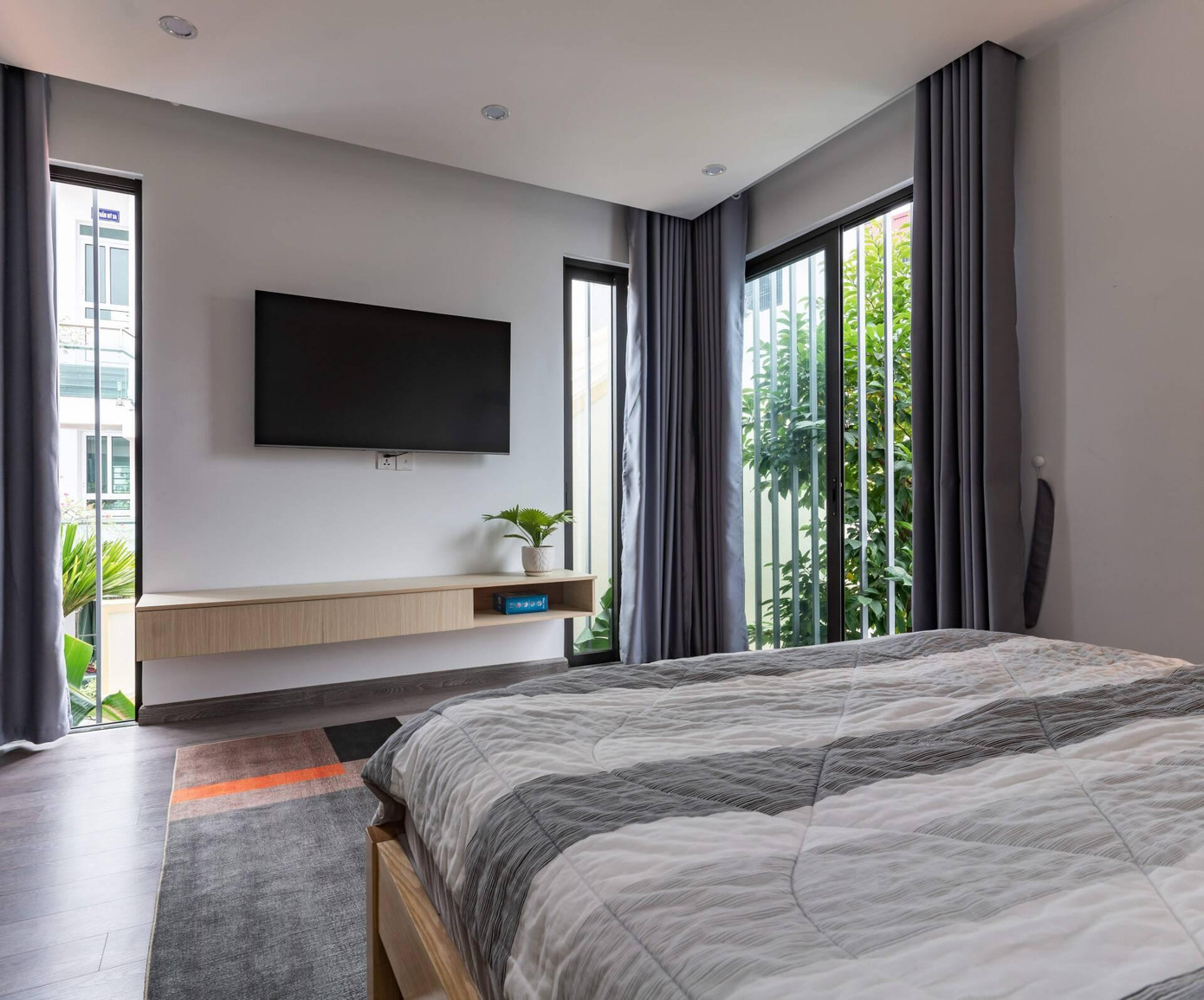 Tất cả các phòng ngủ đều có nhiều khoảng mở lấy ánh sáng và không khí.