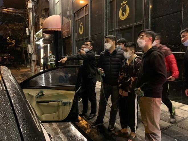 Đối tượng Huân bị Công an quận Cầu Giấy bắt giữ sau 12h gây án. Đối tượng Huân bị Công an quận Cầu Giấy bắt giữ sau 12h gây án.