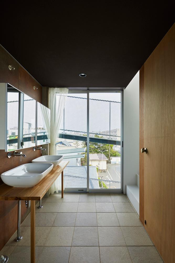 Nhà vệ sinh luôn thông gió và thoáng mát. Nhà vệ sinh luôn thông gió và thoáng mát.