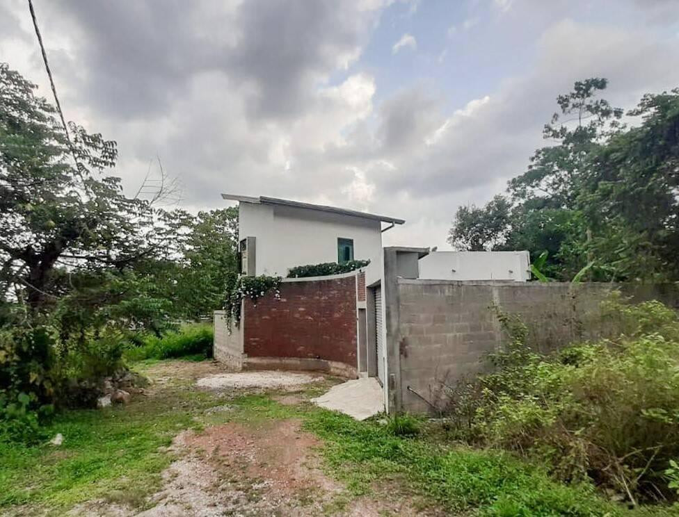 Ngôi nhà này có diện tích 114m2, là tổ ấm của cặp vợ chồng trẻ tại vùng quê ở ngoại ô.