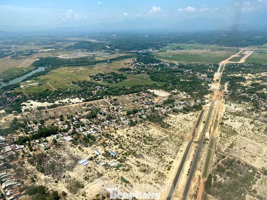 Phân khúc đất nền, đất thổ cư, đất vườn,... tại Bà Rịa - Vũng Tàu luôn được đánh giá là một trong những phân khúc hấp dẫn các nhà đầu tư nhất vì giá bao giờ cũng rẻ hơn so với mua nhà ở, căn hộ. Tuy nhiên, nếu muốn đầu tư đất nền giữa thời điểm địa phương này đang xảy "sốt đất" thì nhà đầu tư phải hết sức lưu ý. Phân khúc đất nền, đất thổ cư, đất vườn,... tại Bà Rịa - Vũng Tàu luôn được đánh giá là một trong những phân khúc hấp dẫn các nhà đầu tư nhất vì giá bao giờ cũng rẻ hơn so với mua nhà ở, căn hộ. Tuy nhiên, nếu muốn đầu tư đất nền giữa thời điểm địa phương này đang xảy "sốt đất" thì nhà đầu tư phải hết sức lưu ý.