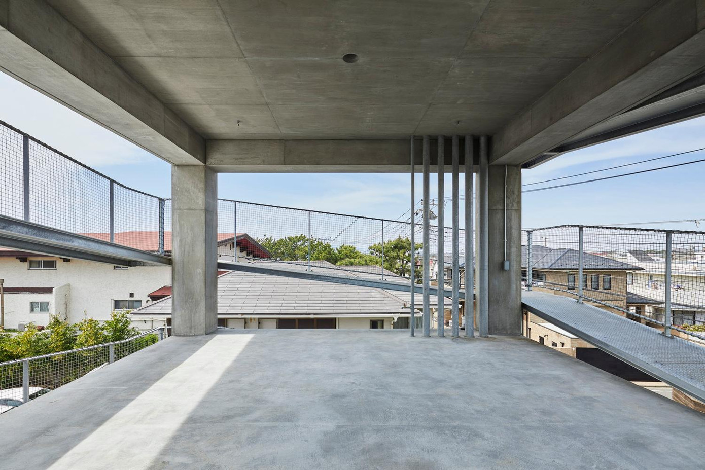 Chủ nhà yêu cầu kiến trúc sư (KTS) thiết kế ngôi nhà theo chiều cao quy định, thể hiện được kết cấu nổi bật, nhẹ nhàng và phóng khoáng như cách sống của chính gia chủ. Chủ nhà yêu cầu kiến trúc sư (KTS) thiết kế ngôi nhà theo chiều cao quy định, thể hiện được kết cấu nổi bật, nhẹ nhàng và phóng khoáng như cách sống của chính gia chủ.