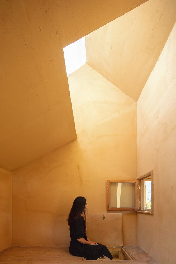 Không gian trong nhà cũng được phân chia thành phần nhiều ánh sáng và phần râm mát với chức năng riêng biệt rõ ràng để đem đến những trải nghiệm khác biệt cho người ở. Không gian trong nhà cũng được phân chia thành phần nhiều ánh sáng và phần râm mát với chức năng riêng biệt rõ ràng để đem đến những trải nghiệm khác biệt cho người ở.