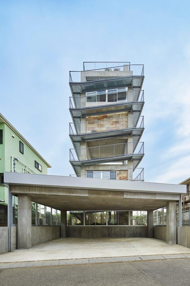 Ngôi nhà có trần cao 1, 2 và 3 lớp không tường, 4 lớp như đường hầm, 5 lớp như nhà đông, và 5 lớp đồng nhất. 6 lớp mái dốc được quấn vào nhau tạo ra sự biến dạng nhỏ theo quy luật đồng nhất. Ngôi nhà có trần cao 1, 2 và 3 lớp không tường, 4 lớp như đường hầm, 5 lớp như nhà đông, và 5 lớp đồng nhất. 6 lớp mái dốc được quấn vào nhau tạo ra sự biến dạng nhỏ theo quy luật đồng nhất.