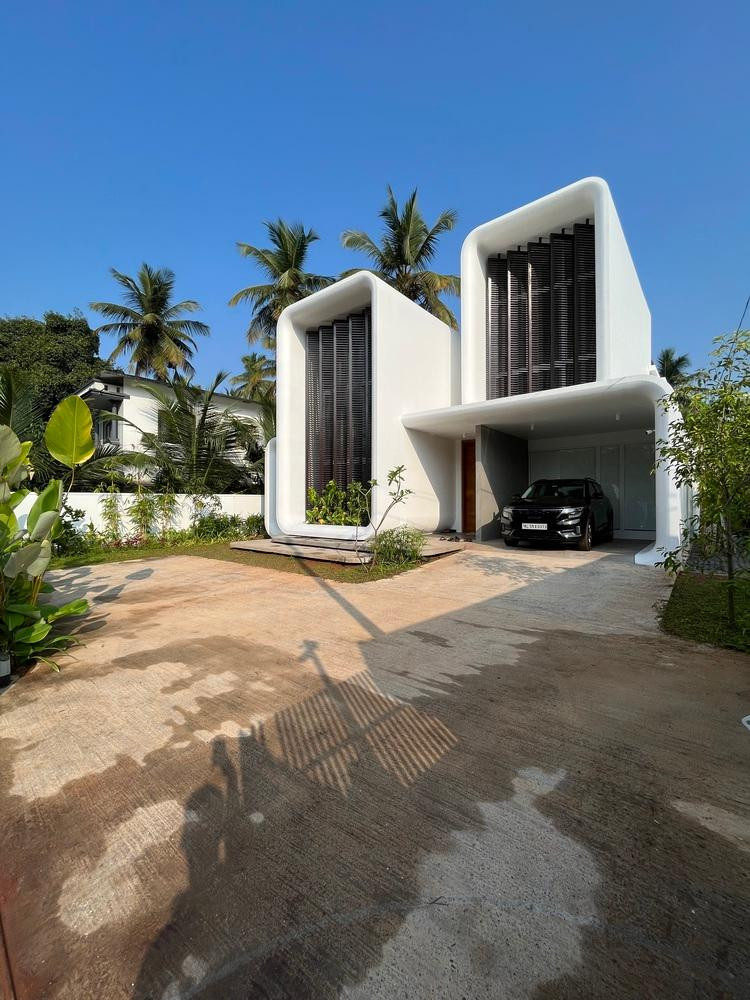 Trước nhà là khoảng sân rộng rãi trồng nhiều loại cây xanh để mang thiên nhiên đến gần với người ở. Trước nhà là khoảng sân rộng rãi trồng nhiều loại cây xanh để mang thiên nhiên đến gần với người ở.