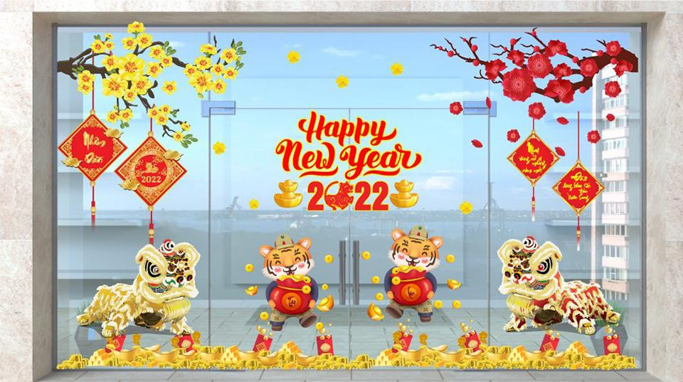 Hầu hết các căn hộ chung cư đều có cửa kính lớn hướng ra ban công và để phần này không bị trống trải và nhàm chán vào dịp năm mới, gia chủ có thể vẽ tranh lên kính hoặc sử dụng những món đồ phụ kiện như đèn dây, dây treo may mắn để trang trí hay các decan nhỏ hình hoa đào, hoa mai, con hổ, chim én, câu đối,…