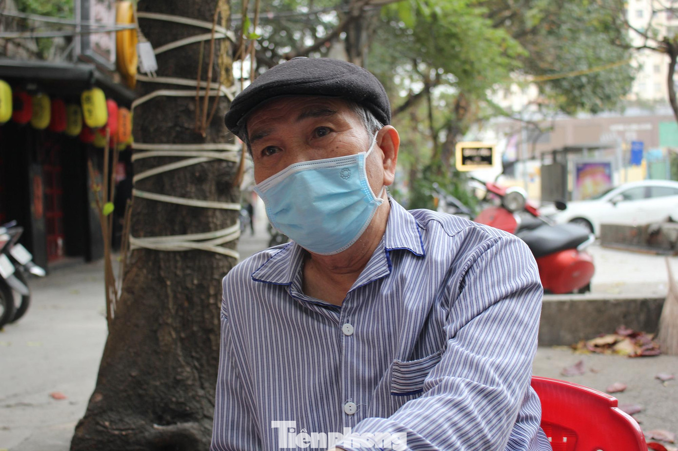 Ông Lê Nguyên Thống, đại diện tòa nhà A, B tập thể Ngọc Khánh kiến nghị: “Từ khi thành phố có chủ trương cải tạo, xây mới nhà tập thể xuống cấp chúng tôi ai ai cũng đồng ý, ủng hộ và mong thực hiện. Nhưng để đảm bảo tiến độ cải tạo, xây mới và đảm bảo việc tái định cư cho cư dân, chúng tôi đề xuất chủ đầu tư phải kí quỹ nhằm đảm bảo tiến độ quy định theo thời gian để cư dân tái định cư và tránh việc mua đi bán lại công trình”.