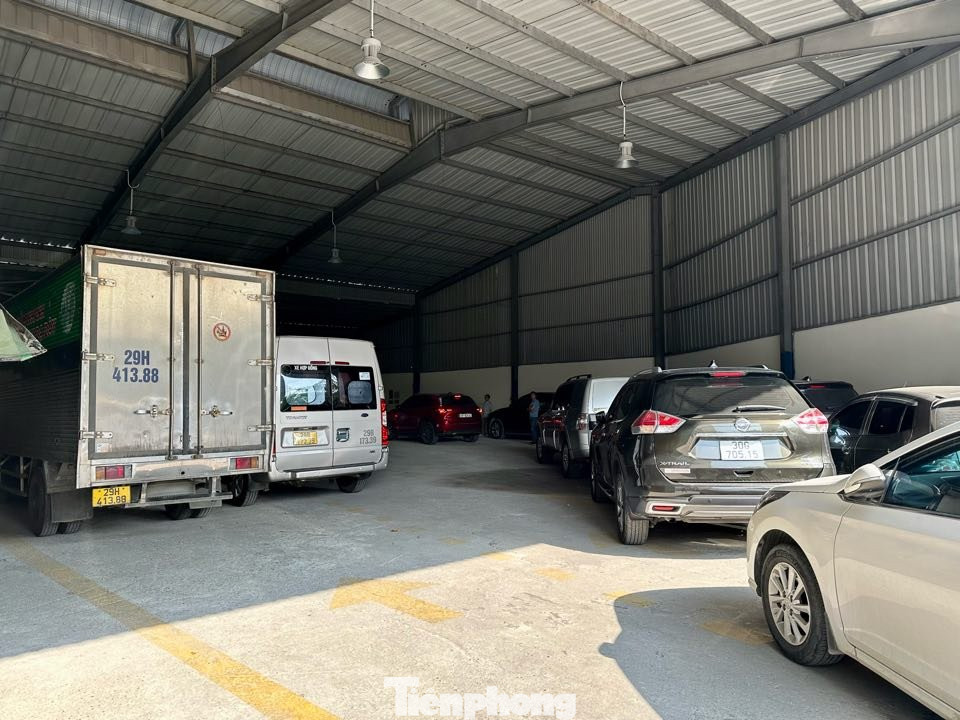 Tại Trung tâm đăng kiểm 29-29D phố Phạm Văn Đồng, ghi nhận thời điểm lúc 10h sáng 22/4, lượng xe không quá đông đúc.