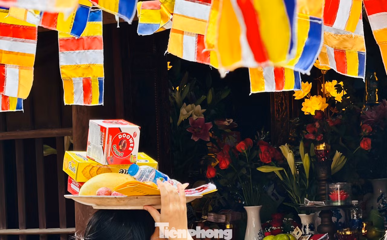 Các phụ huynh cho biết, suốt năm học các con đã rất nỗ lực, lên chùa để giải tỏa về mặt tâm lý còn kết quả phụ thuộc hoàn toàn vào năng lực của các con.
