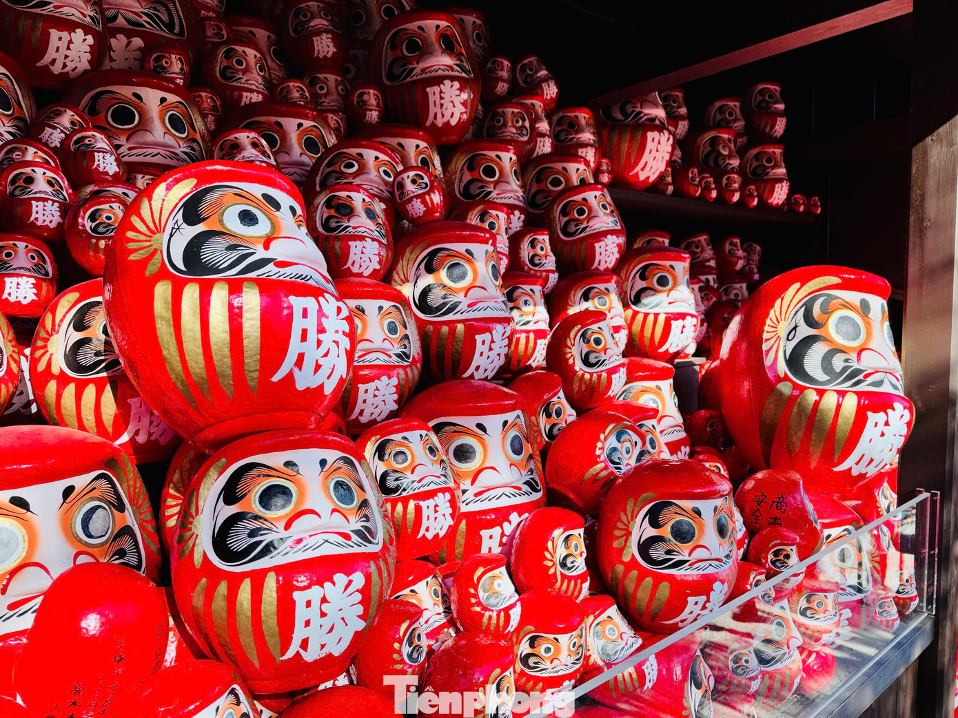 Búp bê Daruma không bao giờ bị ngã, tượng trưng cho ý chí kiên cường, không bao giờ gục ngã trước khó khăn của người dân Nhật Bản. Búp bê Daruma không bao giờ bị ngã, tượng trưng cho ý chí kiên cường, không bao giờ gục ngã trước khó khăn của người dân Nhật Bản.