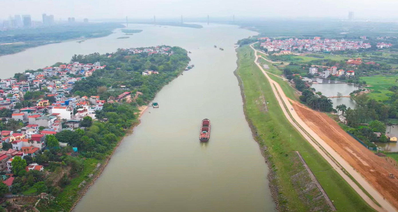 Theo Bộ NN&PTNT, sau khi hoàn thiện xây dựng 2 đập dâng trên sông Hồng sẽ góp phần xử lý tình trạng ô nhiễm môi trường tại sông Nhuệ và sông Đáy.