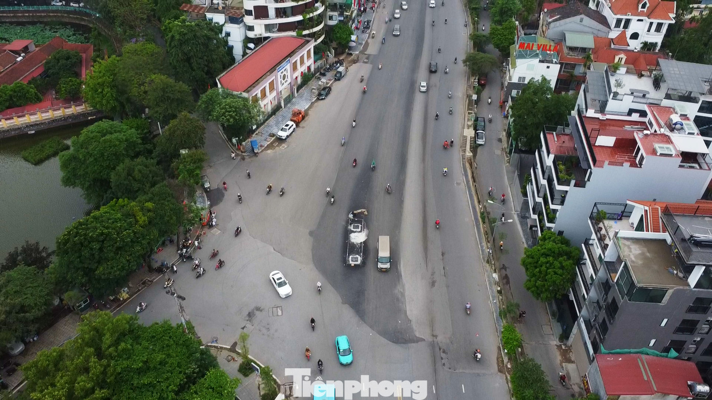 Theo Ban Giao thông Hà Nội, đoạn đường có chiều dài hơn 250 mét, lưu lượng xe đi lại đông và đã được thi công hoàn thiện sớm để giải quyết một phần ảnh hưởng đến giao thông.