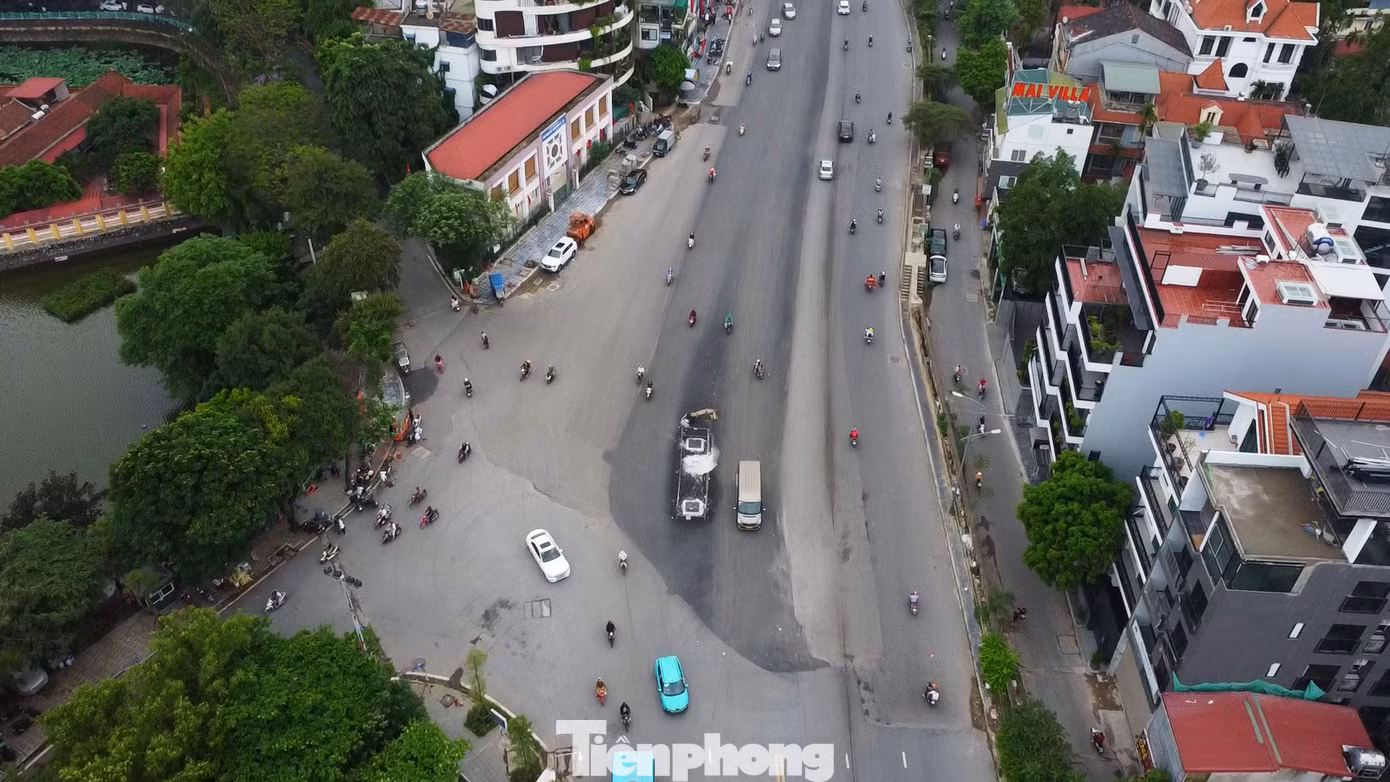 Theo Ban Giao thông Hà Nội, đoạn đường có chiều dài hơn 250 mét, lưu lượng xe đi lại đông và đã được thi công hoàn thiện sớm để giải quyết một phần ảnh hưởng đến giao thông.