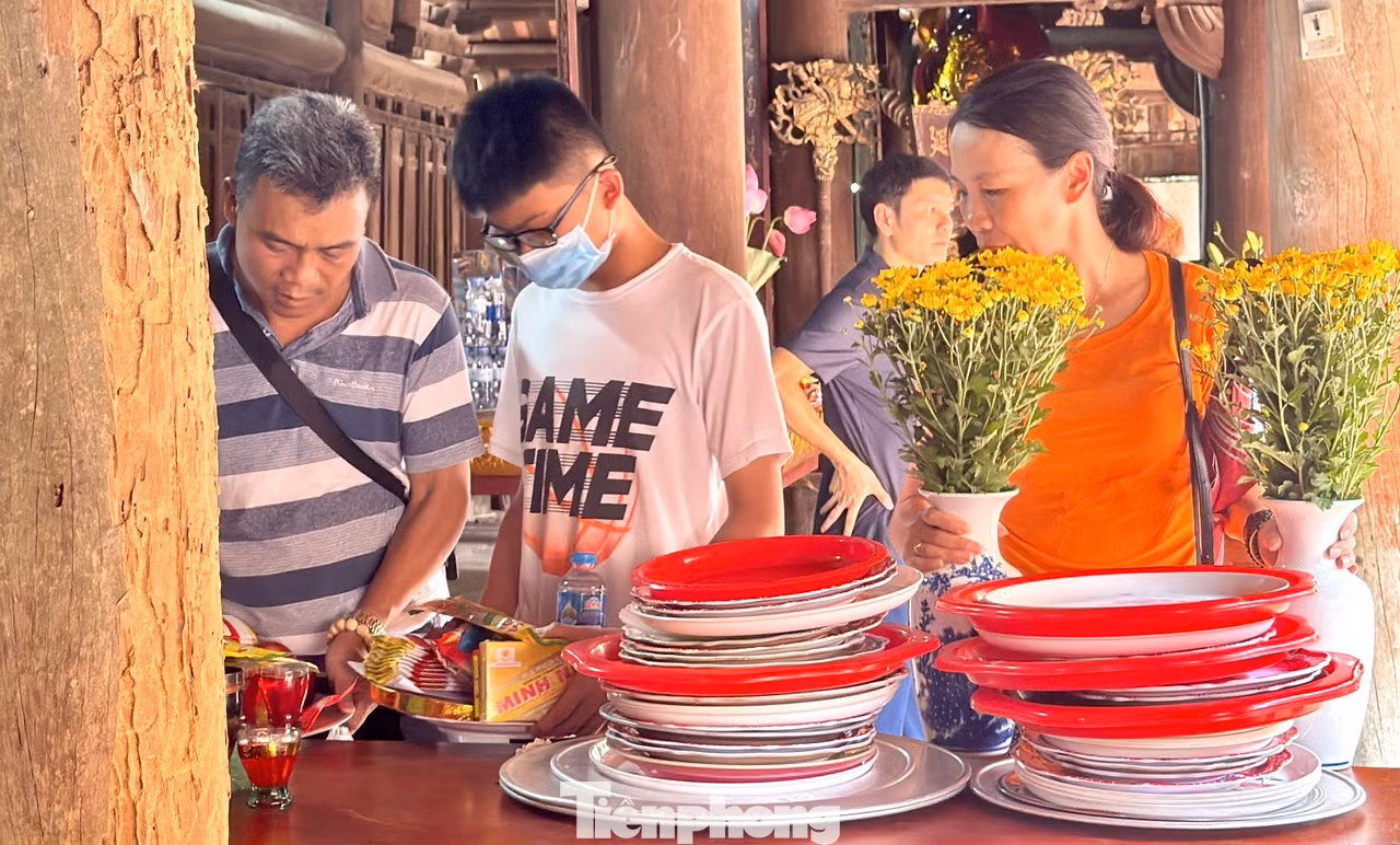 Các phụ huynh cho biết, suốt năm học các con đã rất nỗ lực, lên chùa để giải tỏa về mặt tâm lý còn kết quả phụ thuộc hoàn toàn vào năng lực của các con.