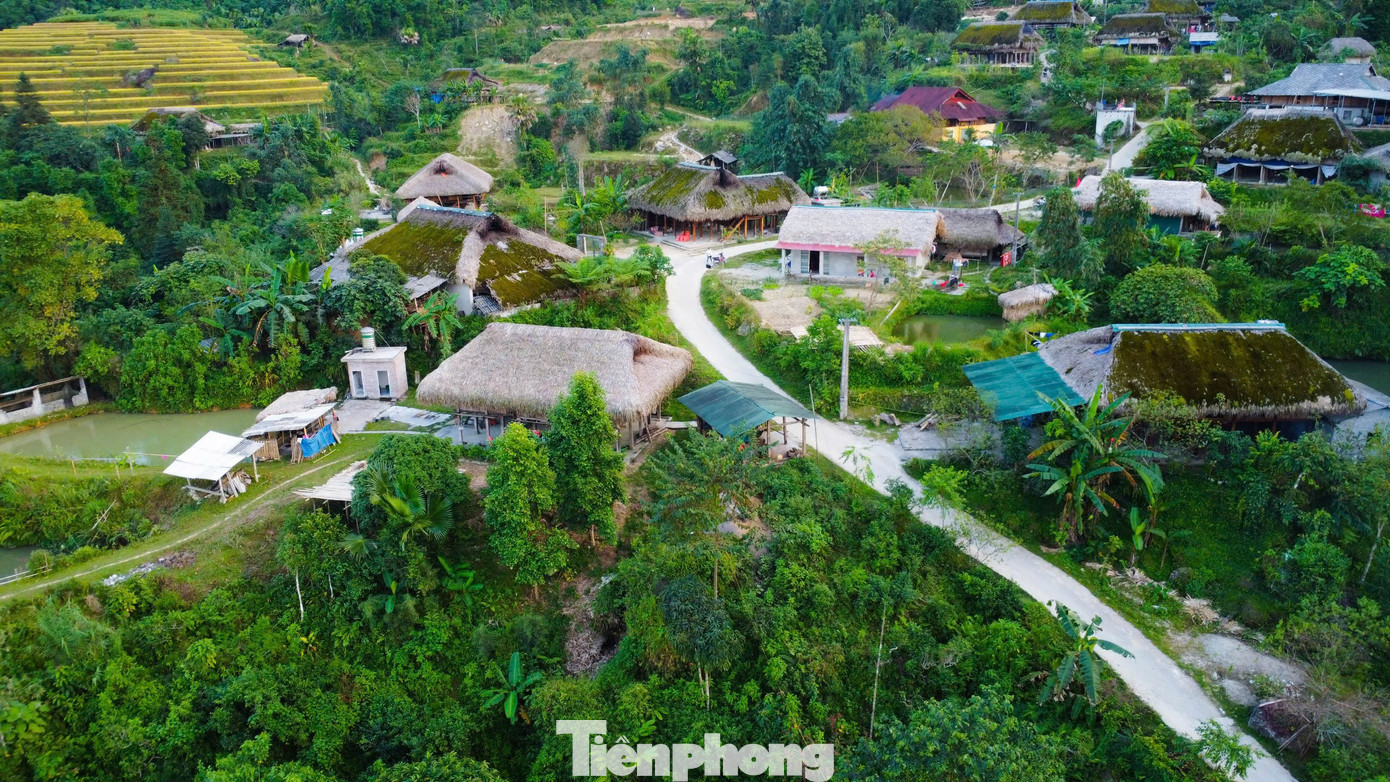 Thôn Xà Phìn, xã Phương Tiến, huyện Vị Xuyên, tỉnh Hà Giang nằm ở chân núi thuộc dãy Tây Côn Lĩnh, cả thôn hiện có hơn 50 hộ người đồng bào dân tộc dao sinh sống từ lâu đời.