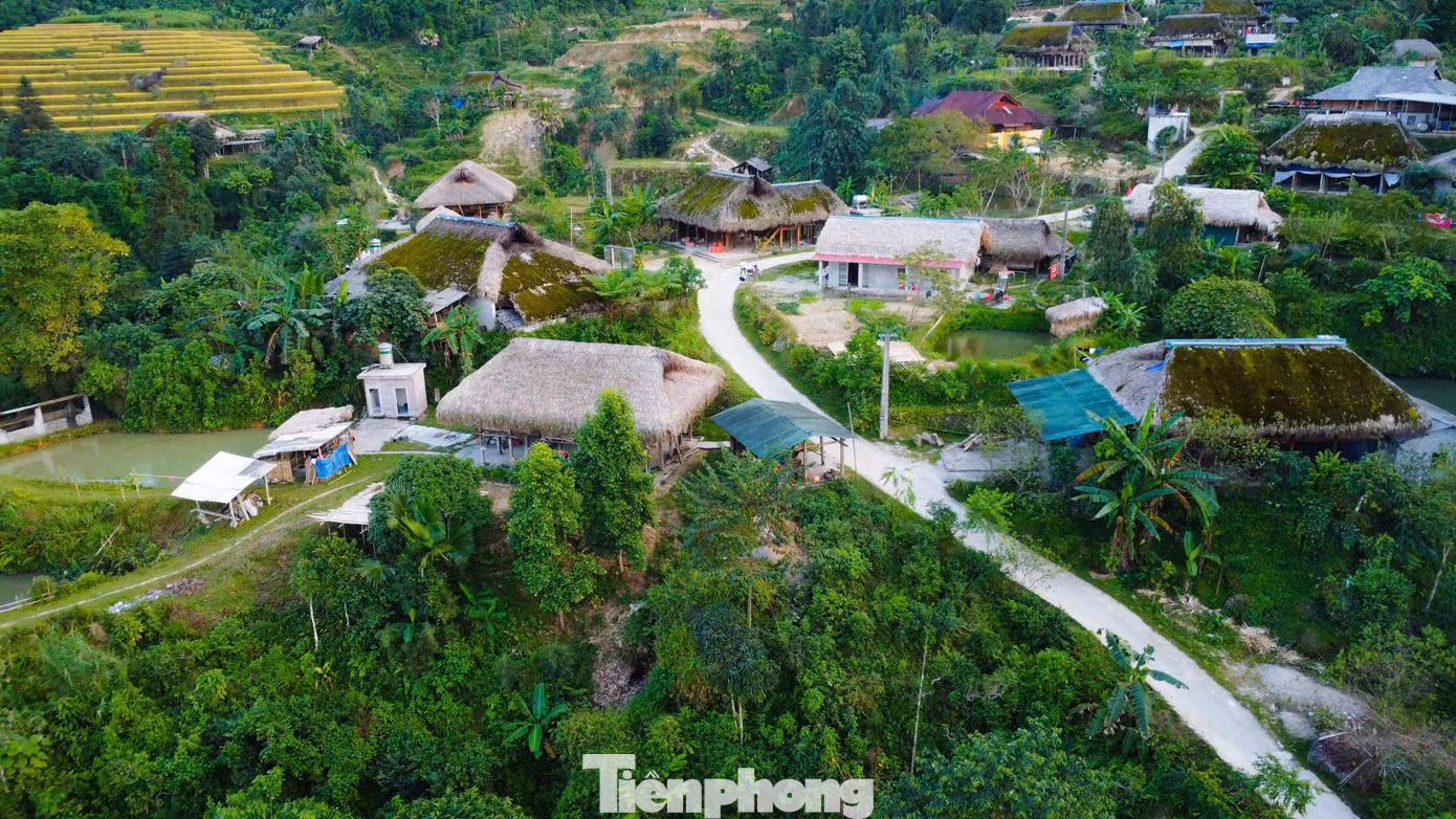 Thôn Xà Phìn, xã Phương Tiến, huyện Vị Xuyên, tỉnh Hà Giang nằm ở chân núi thuộc dãy Tây Côn Lĩnh, cả thôn hiện có hơn 50 hộ người đồng bào dân tộc dao sinh sống từ lâu đời.