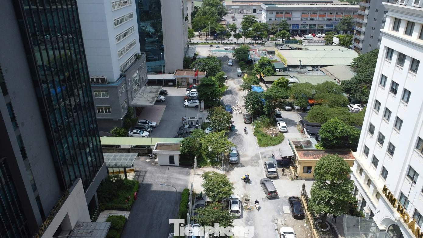 Sau 4 năm thi công, Dự án Xây dựng và Đấu nối hạ tầng kỹ thuật ô đất D20 Khu đô thị mới Cầu Giấy (Hà Nội) vẫn dang dở. Sau 4 năm thi công, Dự án Xây dựng và Đấu nối hạ tầng kỹ thuật ô đất D20 Khu đô thị mới Cầu Giấy (Hà Nội) vẫn dang dở.