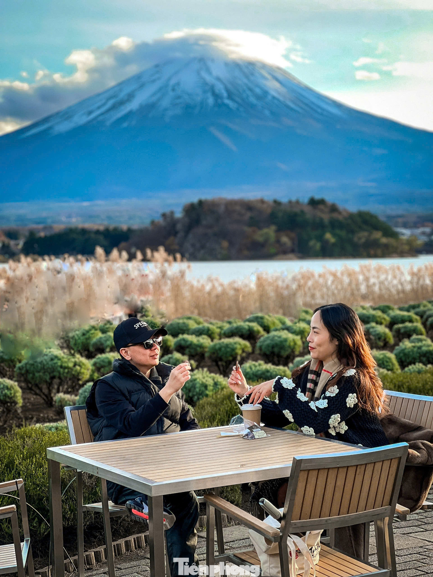 Núi Phú Sĩ là điểm tham quan, du lịch của đông đảo du khách khi đến Nhật Bản, mùa thu là thời điểm thích hợp nhất để du khách đến đây check-in, chụp lại những bức ảnh tuyệt đẹp.