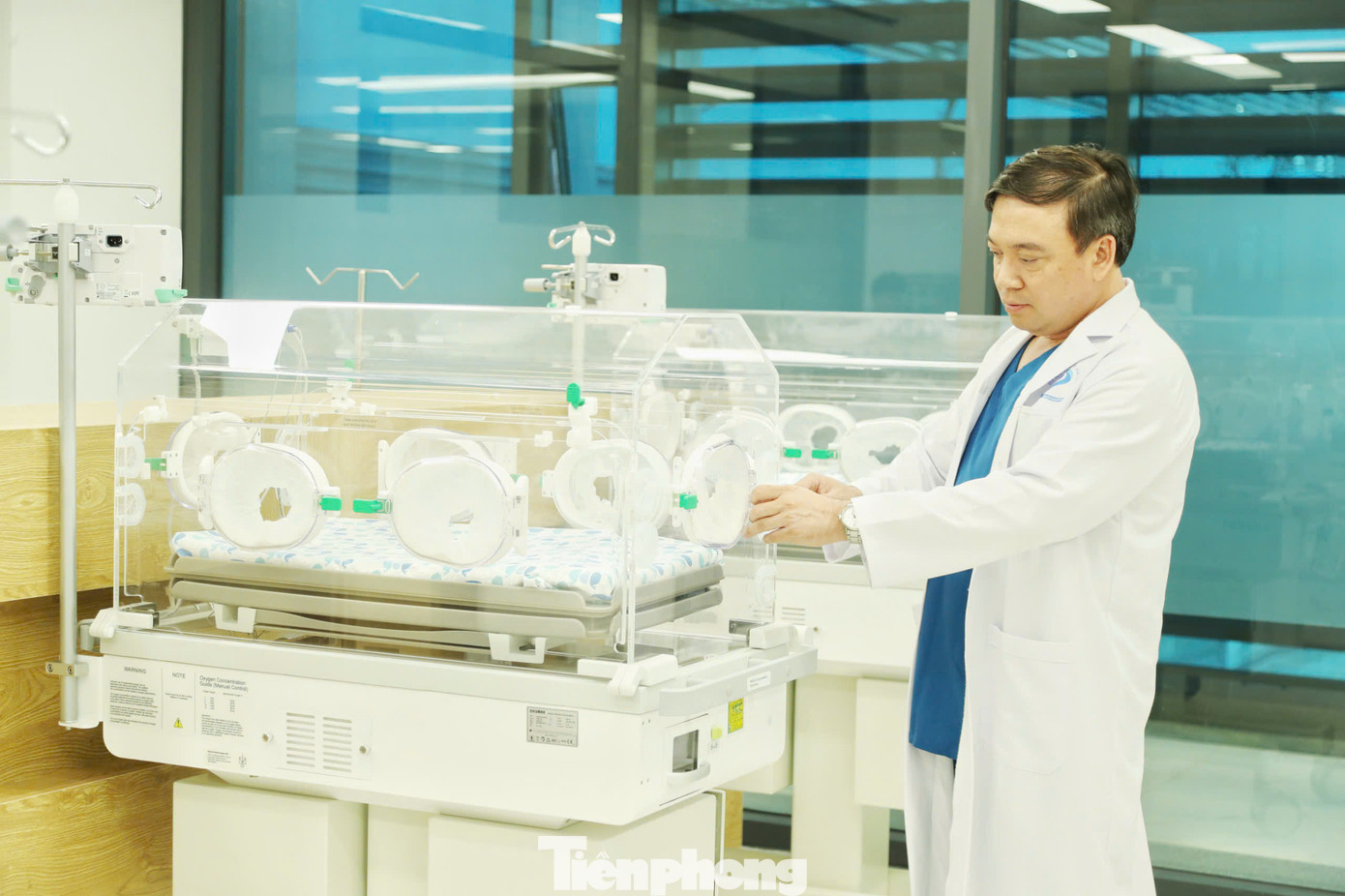 TS Thái Bằng Giang - Trưởng khoa Sơ sinh (Bệnh viện Nhi Hà Nội) cho biết, với sự quan tâm của TP và Sở Y tế Hà Nội, Khoa Sơ sinh đã nhận trang thiết bị mới và hiện đại đáp ứng tốt nhu cầu khám, chữa bệnh cho bệnh nhân.