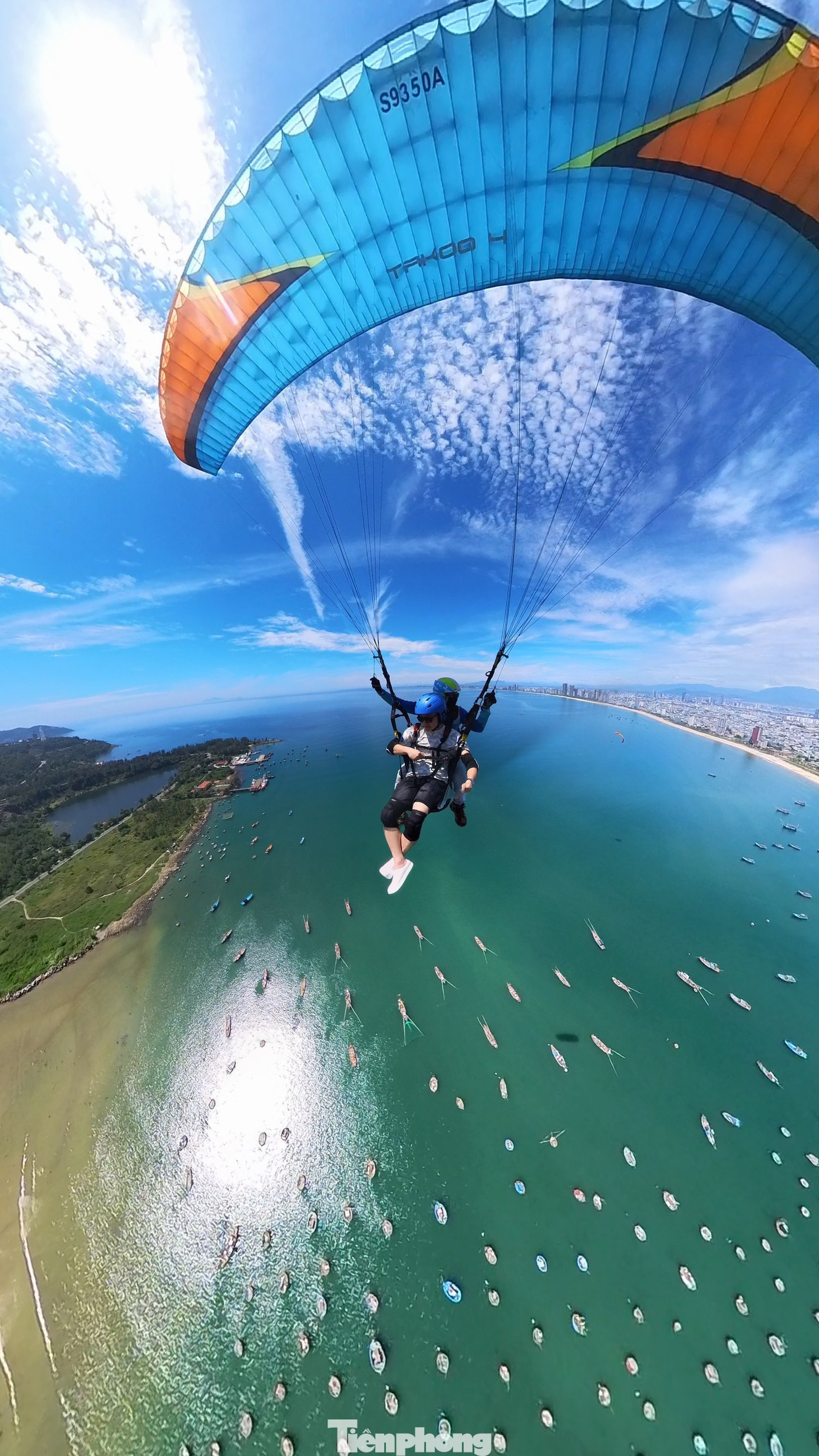 Những bạn trẻ lần đầu tiên tham gia thử thách này, được chinh phục bay lượn trên bầu trời bao la, ngắm nhìn xung quanh... là cảm giác rất khác so với việc ngắm nhìn qua ô cửa nhỏ của máy bay.