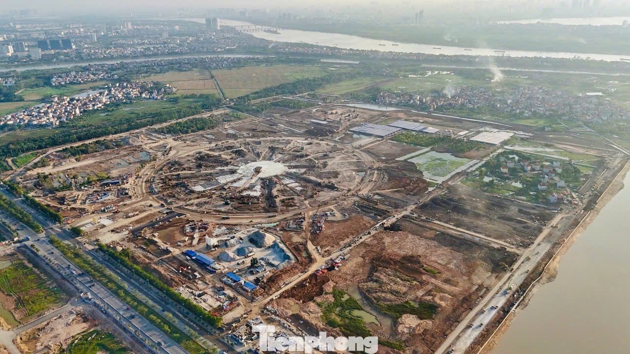 Được khởi công vào ngày 30/8, Trung tâm hội chợ triển lãm quốc gia được đánh giá là công trình trọng điểm của Thủ đô. Dự án có tổng quy mô lên tới 90 ha, thuộc Top 10 trung tâm triển lãm lớn nhất thế giới.