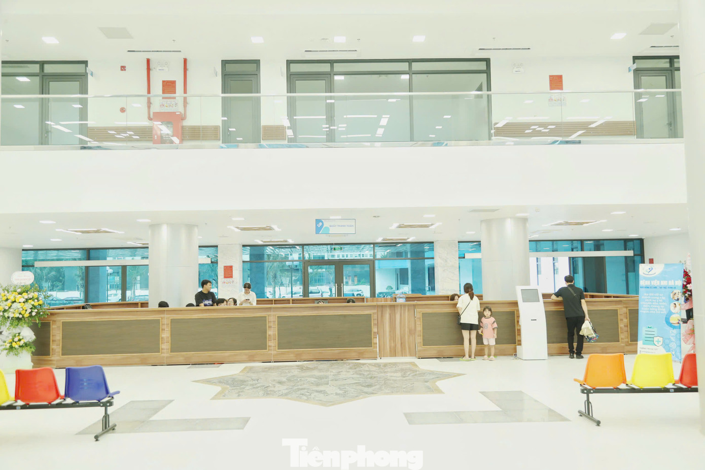 Cơ sở có 24 khoa phòng, quy mô 200 giường nội trú. Khu vực phòng mổ có 11 phòng, được trang bị hiện đại, sẽ triển khai các kỹ thuật gây mê, giảm đau đa mô thức, phẫu thuật tiêu hóa, thận tiết niệu, các phẫu thuật chỉnh hình, tai mũi họng, răng hàm mặt...