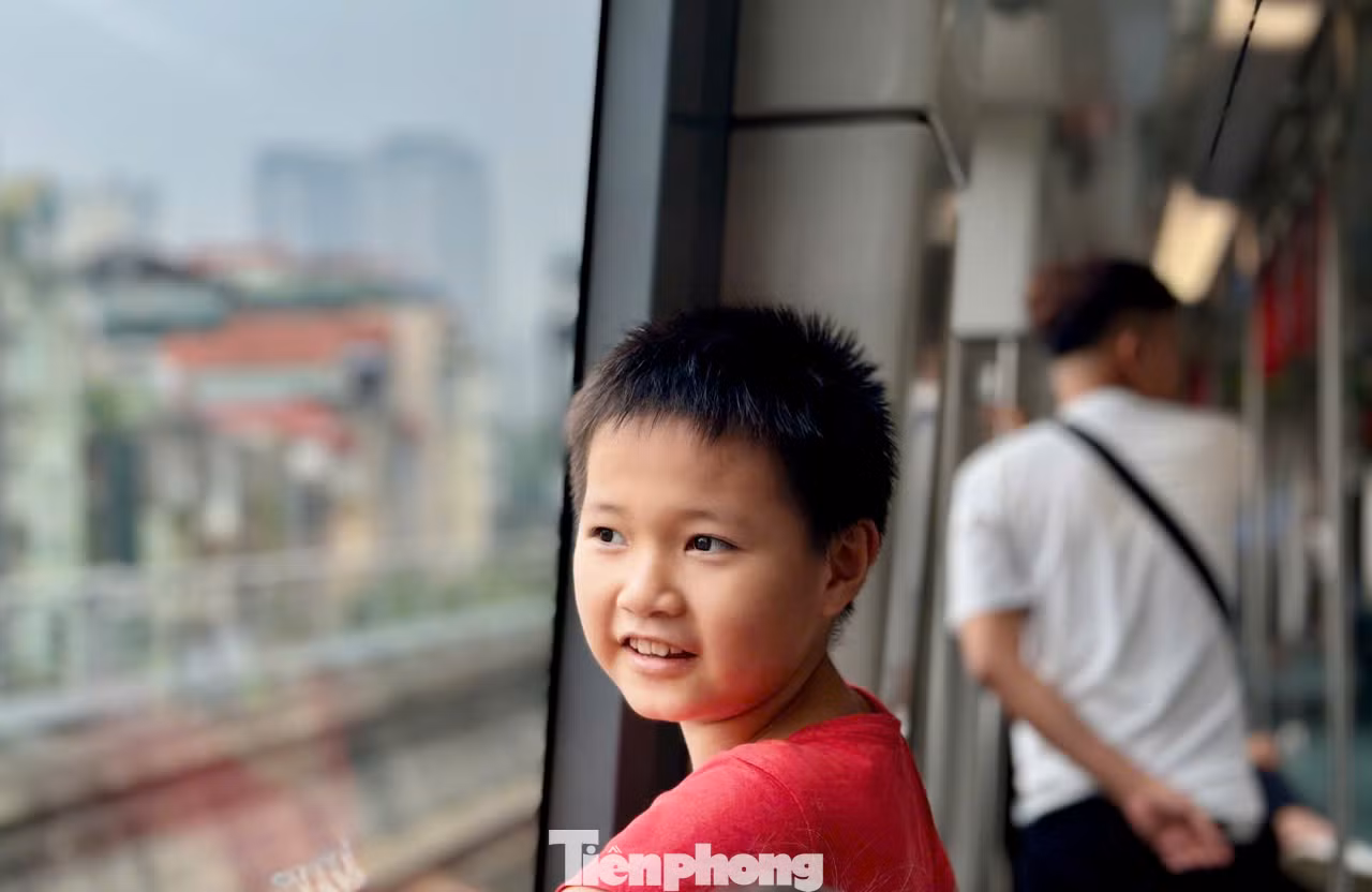 Trong 3 tháng đầu, giờ mở tuyến metro Nhổn - ga Hà Nội là 5h30; giờ đóng tuyến là 22h, giãn cách chạy tàu đều đặn 10 phút/chuyến. Thời gian tiếp theo, tùy theo nhu cầu hành khách sẽ điều chỉnh cho phù hợp để đáp ứng tốt nhất nhu cầu đi lại của hành khách trên tuyến.
