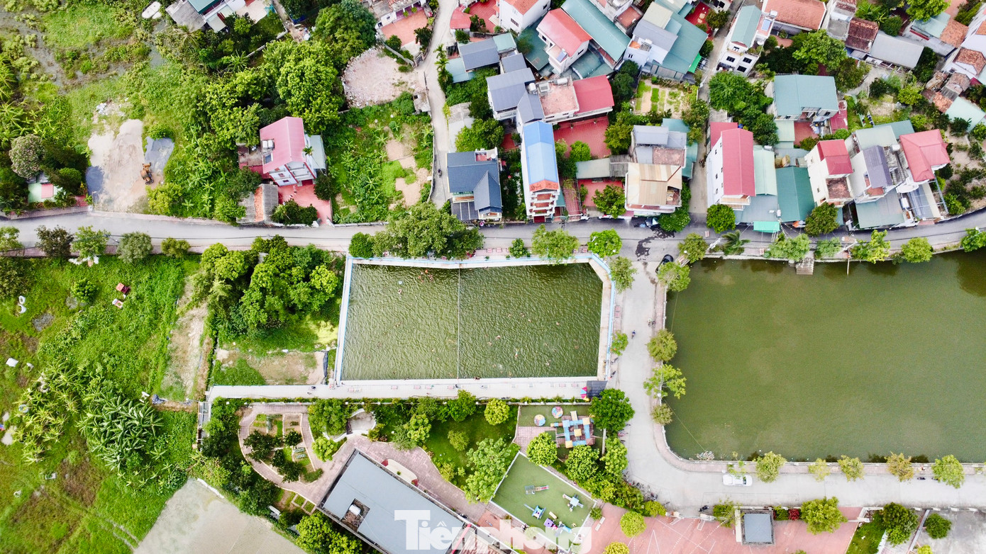 Trước khi được cải tạo thành bể bơi khổng lồ, ao làng Hưng Giáo, xã Tam Hưng (huyện Thanh Oai, Hà Nội) vốn nhiều loại rác thải gây ô nhiễm. Từ năm 2020, được sự đồng ý của chính quyền, cả làng thống nhất quyên góp 1,3 tỷ đồng để cải tạo, xây dựng ao làng thành bể bơi phục vụ cho cho trẻ em tập bơi, người lớn có nơi tắm giải nhiệt vào mùa hè oi bức. Trước khi được cải tạo thành bể bơi khổng lồ, ao làng Hưng Giáo, xã Tam Hưng (huyện Thanh Oai, Hà Nội) vốn nhiều loại rác thải gây ô nhiễm. Từ năm 2020, được sự đồng ý của chính quyền, cả làng thống nhất quyên góp 1,3 tỷ đồng để cải tạo, xây dựng ao làng thành bể bơi phục vụ cho cho trẻ em tập bơi, người lớn có nơi tắm giải nhiệt vào mùa hè oi bức.