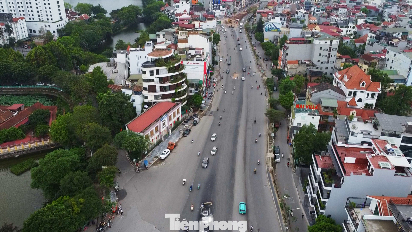 Theo Ban Giao thông Hà Nội, đoạn đường có chiều dài hơn 250 mét, lưu lượng xe đi lại đông và đã được thi công hoàn thiện sớm để giải quyết một phần ảnh hưởng đến giao thông.