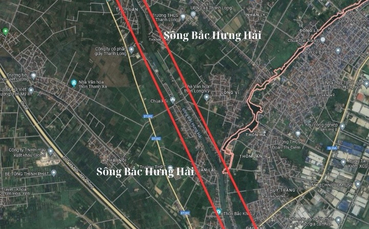 Hệ thống thủy lợi Bắc Hưng Hải được xây dựng năm 1958, gồm sông, đập dài hơn 230 km, trạm bơm, đê điều phục vụ tưới tiêu, thoát úng cho bốn tỉnh thành. Mỗi tỉnh, thành Hà Nội, Bắc Ninh, Hưng Yên và Hải Dương đều có một phần địa bàn của mình trong tứ giác này. Vì thế, hệ thống thủy lợi này được đặt tên là Bắc Hưng Hải. Đây là công trình thủy lợi lớn nhất miền Bắc với hàng trăm con kênh lớn nhỏ dẫn nước từ sông Hồng và Thái Bình tưới tiêu cho phần lớn vùng đồng bằng Bắc Bộ.