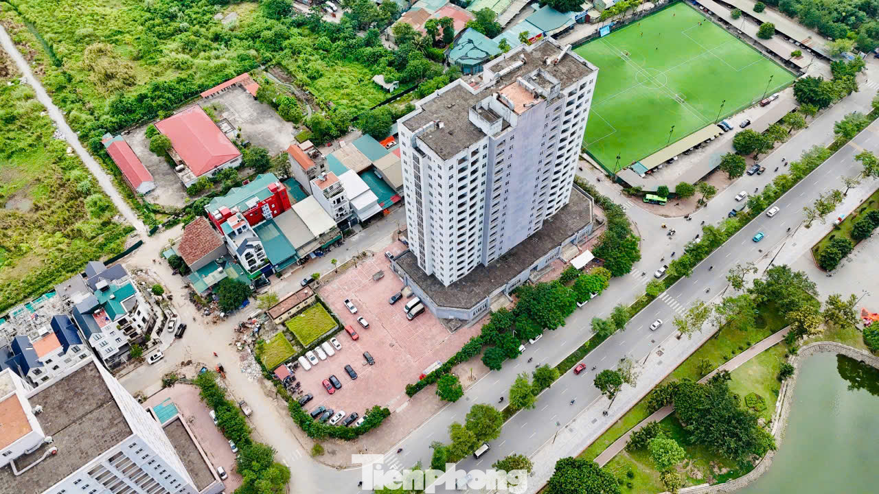 Bên cạnh các tòa nhà, dự án còn phát triển đồng bộ hệ thống hạ tầng kỹ thuật ngoài nhà như bể ngầm, sân, đường nội bộ, cây xanh, cùng hệ thống cấp điện, cấp thoát nước và các trang thiết bị hiện đại khác phục vụ cho công trình.