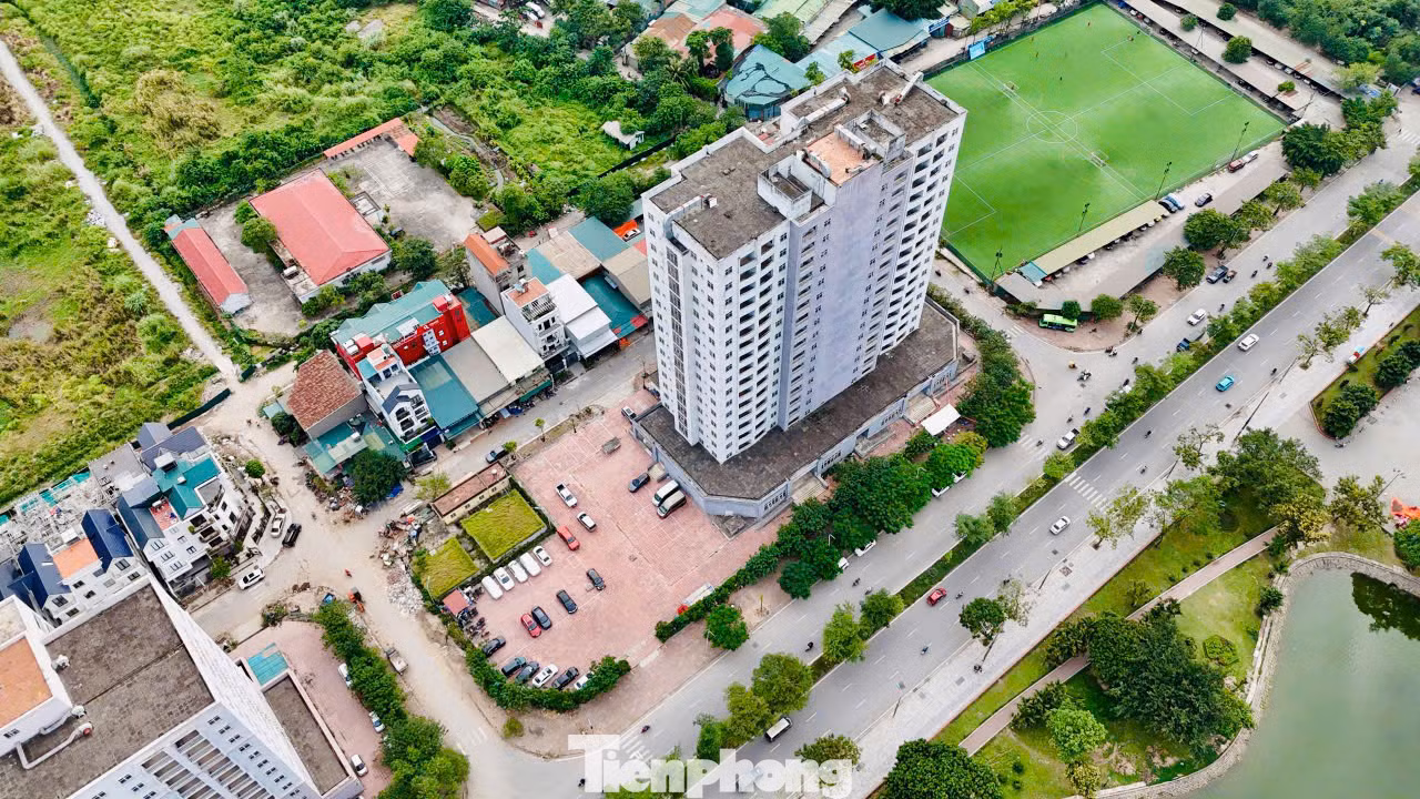 Bên cạnh các tòa nhà, dự án còn phát triển đồng bộ hệ thống hạ tầng kỹ thuật ngoài nhà như bể ngầm, sân, đường nội bộ, cây xanh, cùng hệ thống cấp điện, cấp thoát nước và các trang thiết bị hiện đại khác phục vụ cho công trình.