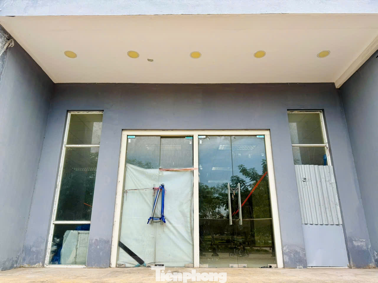 Sau nhiều năm không đưa vào sử dụng, nhiều hạng mục của công trình bị hư hỏng xuống cấp.