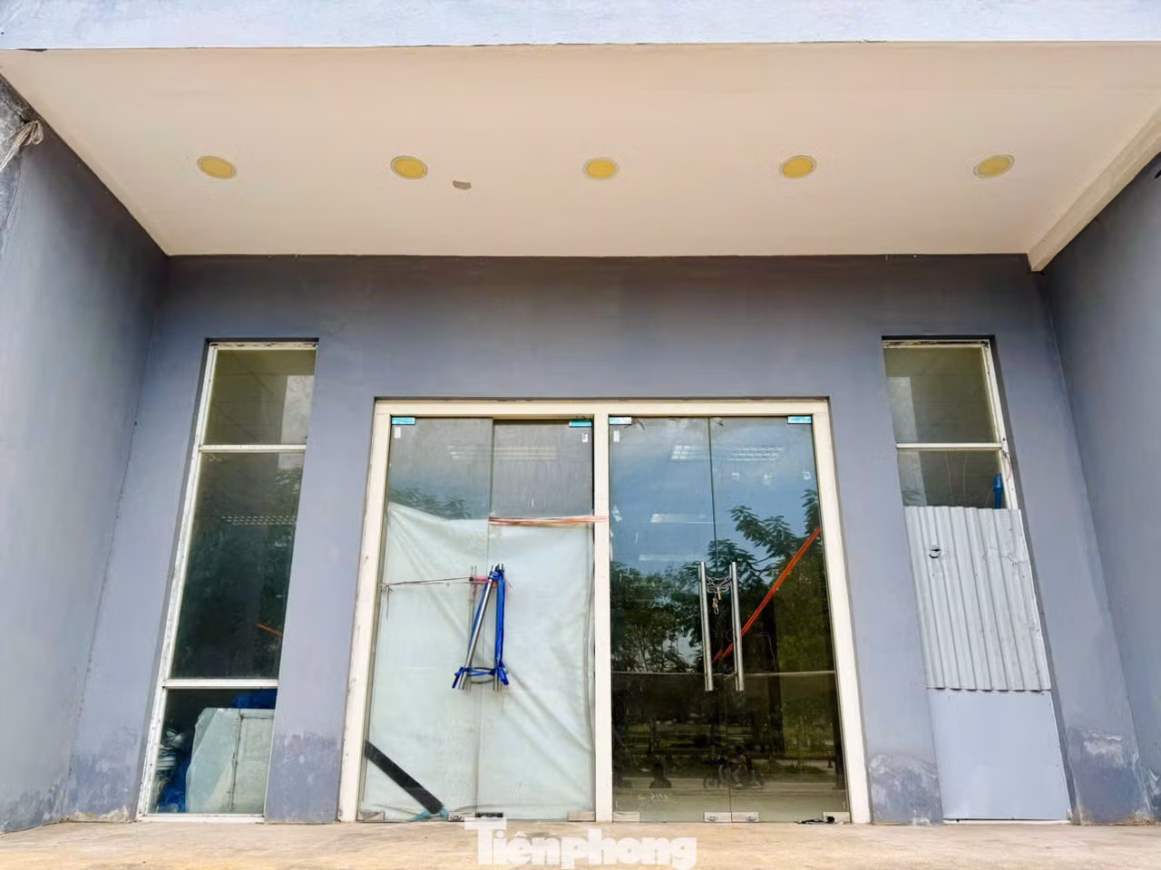 Sau nhiều năm không đưa vào sử dụng, nhiều hạng mục của công trình bị hư hỏng xuống cấp.