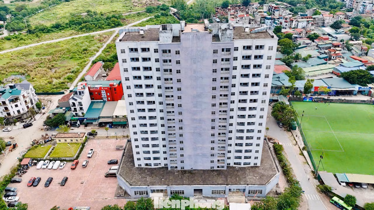 Bên cạnh các tòa nhà, dự án còn phát triển đồng bộ hệ thống hạ tầng kỹ thuật ngoài nhà như bể ngầm, sân, đường nội bộ, cây xanh, cùng hệ thống cấp điện, cấp thoát nước và các trang thiết bị hiện đại khác phục vụ cho công trình.
