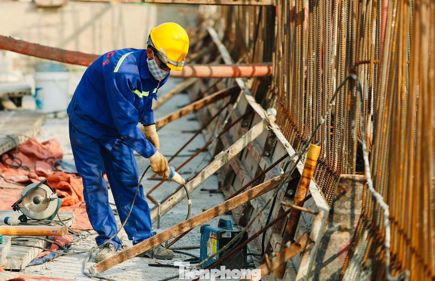 Hầm chui Giải Phóng - Kim Đồng với tổng chiều dài hầm và đường dẫn khoảng 890m, với quy mô 4 làn xe, có tổng mức đầu tư 778 tỷ đồng từ nguồn ngân sách thành phố được khởi công từ tháng 10/2022. Hầm chui Giải Phóng - Kim Đồng với tổng chiều dài hầm và đường dẫn khoảng 890m, với quy mô 4 làn xe, có tổng mức đầu tư 778 tỷ đồng từ nguồn ngân sách thành phố được khởi công từ tháng 10/2022.