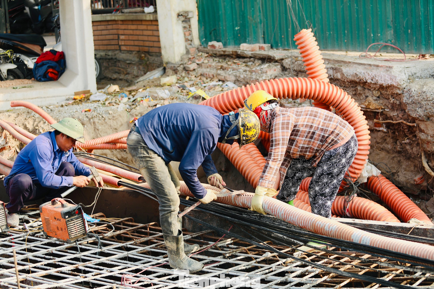 Hầm chui Giải Phóng - Kim Đồng với tổng chiều dài hầm và đường dẫn khoảng 890m, với quy mô 4 làn xe, có tổng mức đầu tư 778 tỷ đồng từ nguồn ngân sách thành phố được khởi công từ tháng 10/2022. Hầm chui Giải Phóng - Kim Đồng với tổng chiều dài hầm và đường dẫn khoảng 890m, với quy mô 4 làn xe, có tổng mức đầu tư 778 tỷ đồng từ nguồn ngân sách thành phố được khởi công từ tháng 10/2022.