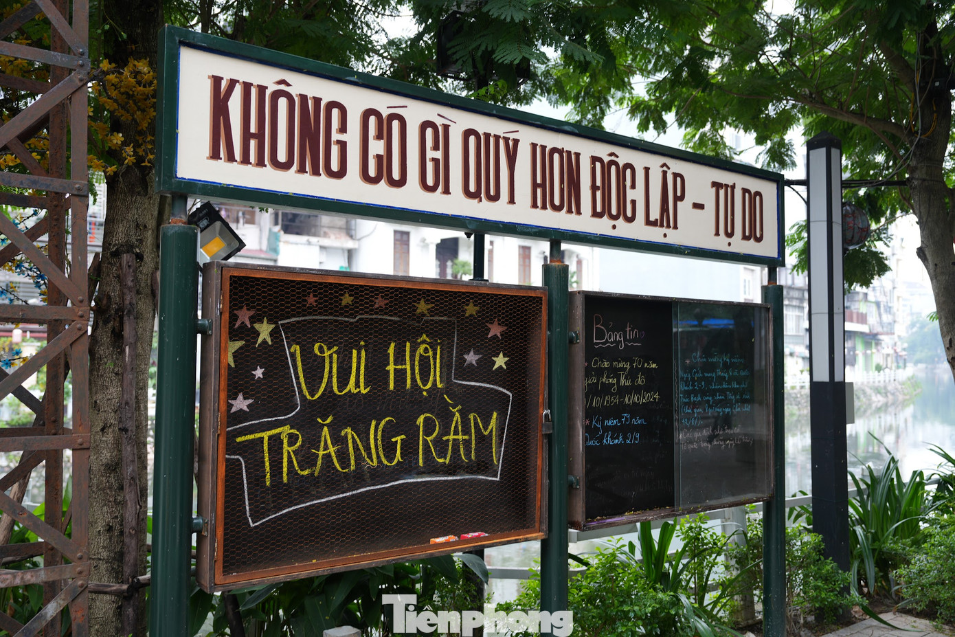 Dự án "Tuyến tàu điện số 6" được đặt tên dựa trên ý tưởng về một tuyến tàu điện tiếp nối sứ mệnh của hệ thống 5 tuyến tàu điện mặt đất của Hà Nội xưa, đã ngừng hoạt động từ năm 1991. Đây là một phần ký ức không thể quên của người dân Thủ đô sống ở thế kỷ trước. Một góc rất Hà Nội xưa với hình ảnh bảng tin, những chiếc xe đạp Phượng Hoàng 2 gióng, cây cột điện sắt nguyên bản...