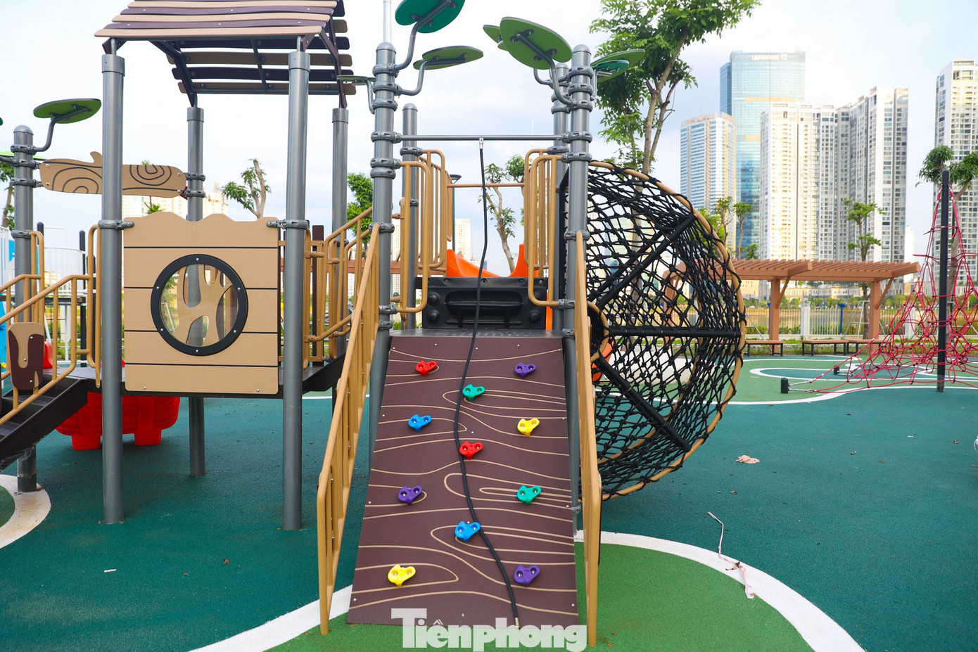 Cung Thiếu nhi sở hữu kiến trúc hiện đại và là dự án trọng điểm của Hà Nội. Đến nay, công trình này đã hoàn thành, dự kiến sẽ đưa vào khai thác trong tháng 10/2024