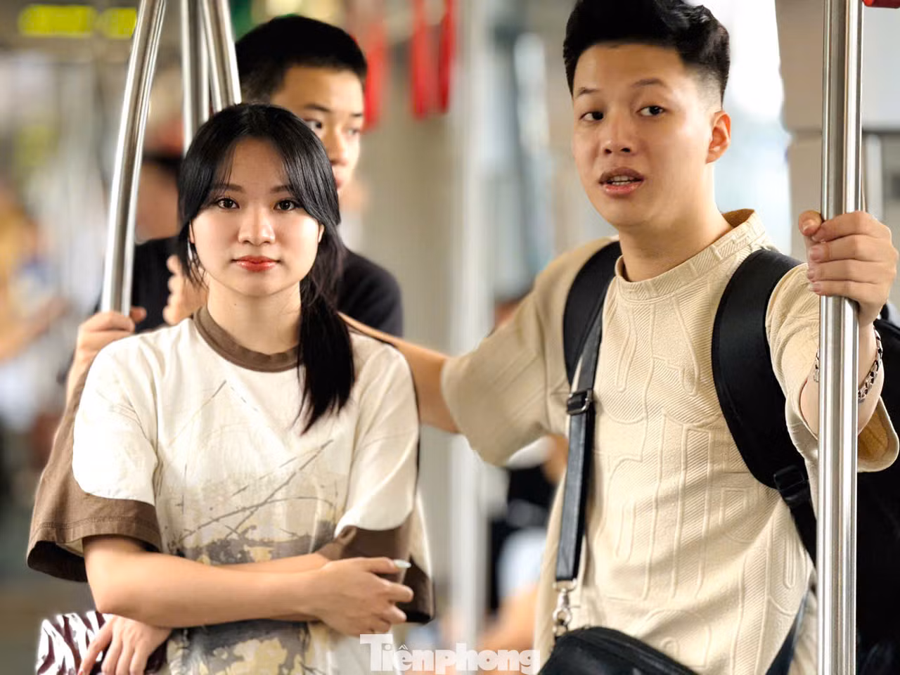 Trong 3 tháng đầu, giờ mở tuyến metro Nhổn - ga Hà Nội là 5h30; giờ đóng tuyến là 22h, giãn cách chạy tàu đều đặn 10 phút/chuyến. Thời gian tiếp theo, tùy theo nhu cầu hành khách sẽ điều chỉnh cho phù hợp để đáp ứng tốt nhất nhu cầu đi lại của hành khách trên tuyến.