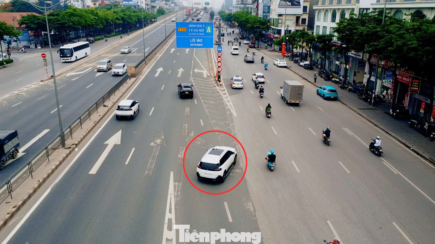 Các xe đi trên cầu Mai Dịch cũ sẽ đi thẳng tiếp vào lỗi vành đai 3, không được chuyển làn rẽ phải xuống.
