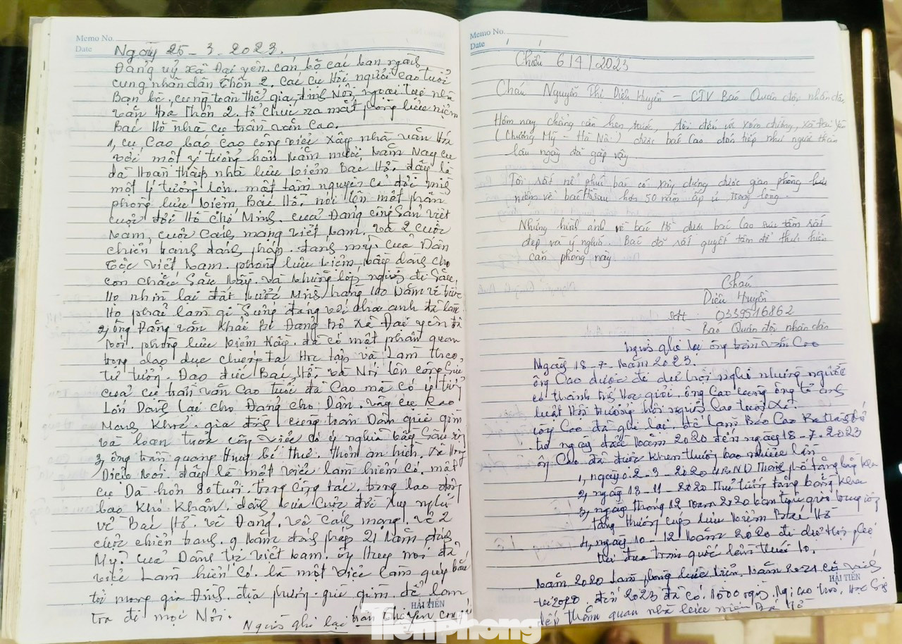 Mỗi khi có khách đến tham quan, ông Cao gác lại mọi công việc, nhập vai thuyết minh viên bảo tàng kể từng câu chuyện về Bác gắn liền với các bức ảnh. Những cuốn sổ cứ dày lên theo thời gian ghi lại cảm xúc của mọi người khi có dịp ghé thăm bảo tàng đặc biệt này lại tiếp thêm sức mạnh cho ông Cao.