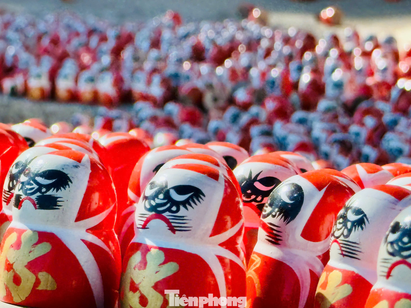 Búp bê Daruma không bao giờ bị ngã, tượng trưng cho ý chí kiên cường, không bao giờ gục ngã trước khó khăn của người dân Nhật Bản. Búp bê Daruma không bao giờ bị ngã, tượng trưng cho ý chí kiên cường, không bao giờ gục ngã trước khó khăn của người dân Nhật Bản.