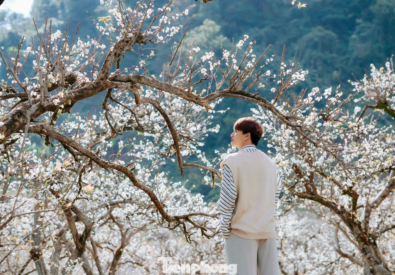 Trước cảnh sắc thiên nhiên hùng vĩ tuyệt đẹp, rất nhiều gia đình và bạn trẻ đã chọn nơi đây làm điểm đến để check-in, chụp ảnh, thỏa sức hòa mình với thiên nhiên. Trước cảnh sắc thiên nhiên hùng vĩ tuyệt đẹp, rất nhiều gia đình và bạn trẻ đã chọn nơi đây làm điểm đến để check-in, chụp ảnh, thỏa sức hòa mình với thiên nhiên.