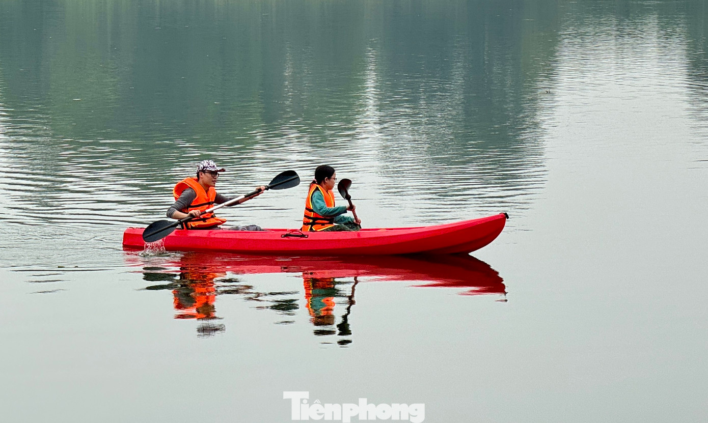 Chèo thuyền kayak cũng là một trải nghiệm thú vị.